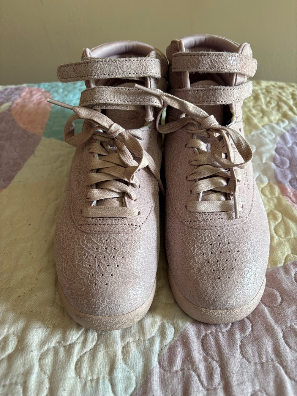 Reebok Womenβs High-Top Retro Sneakers in Blush Pink πππ - Picture 4 of 9